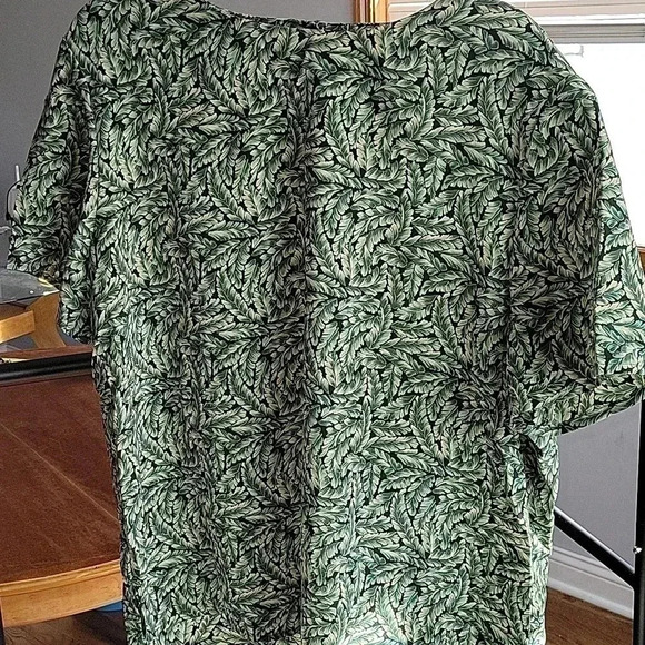 Maggie Sweet Green  and Blue Leaf Print Top Size 1X - Picture 1 of 9